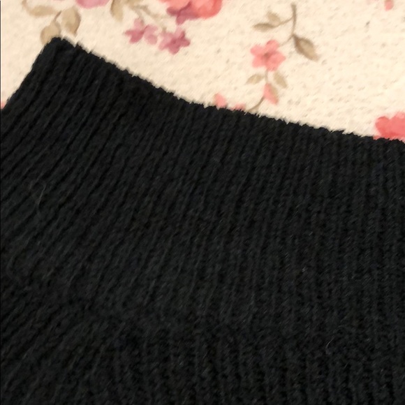 sweater - Picture 3 of 3